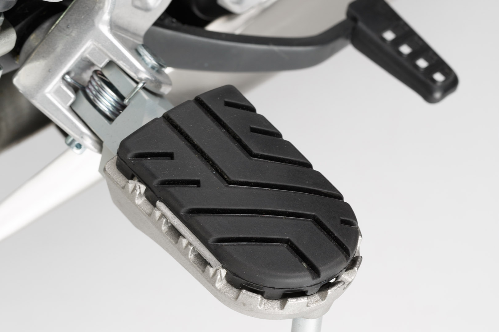 Ion Footrest Kit Hon Bmw Triumph