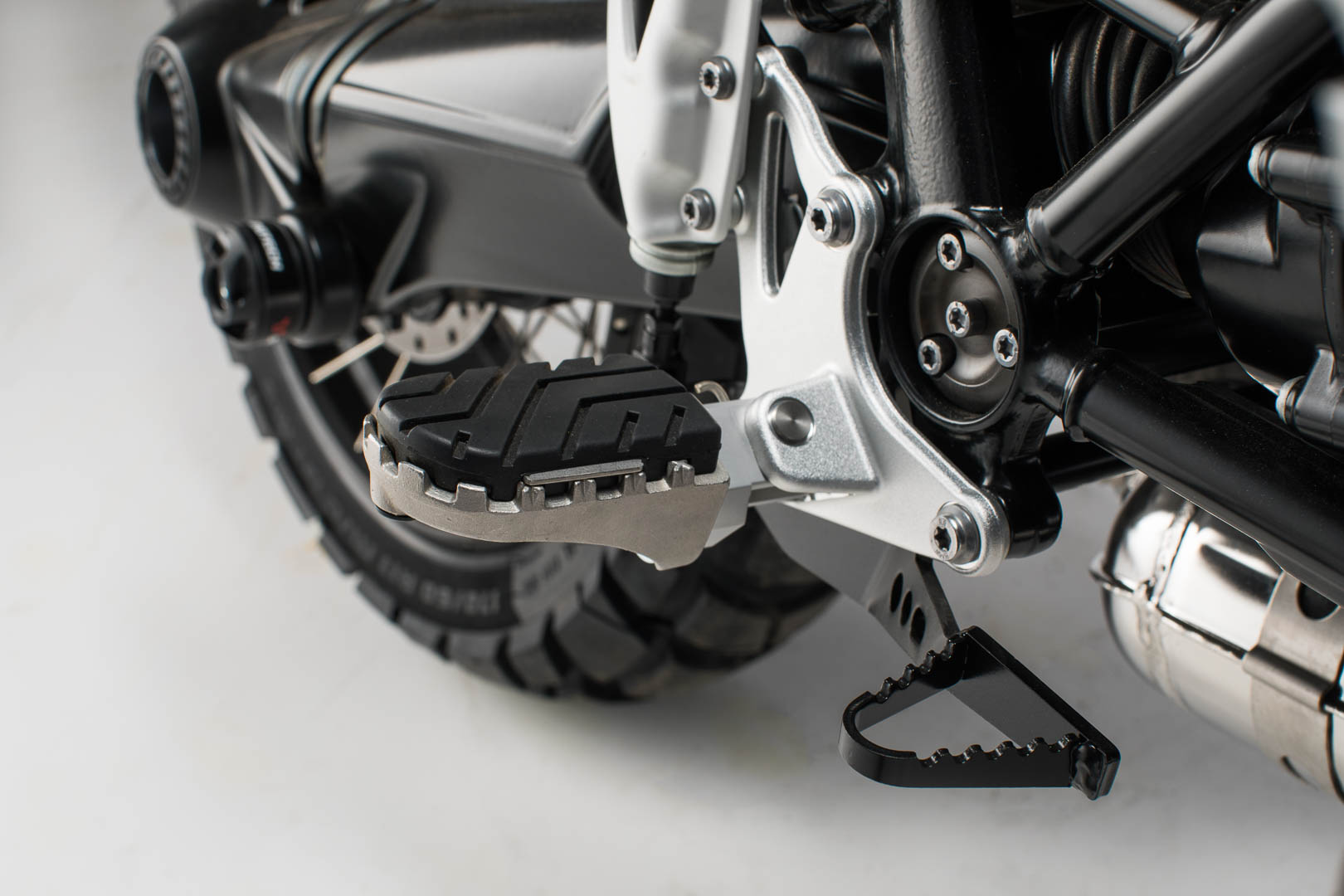 Ion Footrest R9T Scrambler/Gs (16-22)